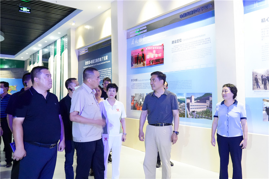 12-2022年8月，省委常委、省委統(tǒng)戰(zhàn)部長孫雪濤帶領(lǐng)帶領(lǐng)全省黨外代表人士考察團蒞臨金徽股份調(diào)研指導。.jpg