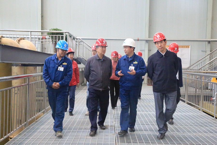 20-2016年5月，國家水利部原副部長朱登銓一行蒞臨金徽股份調(diào)研項目建設(shè)工作。.jpg