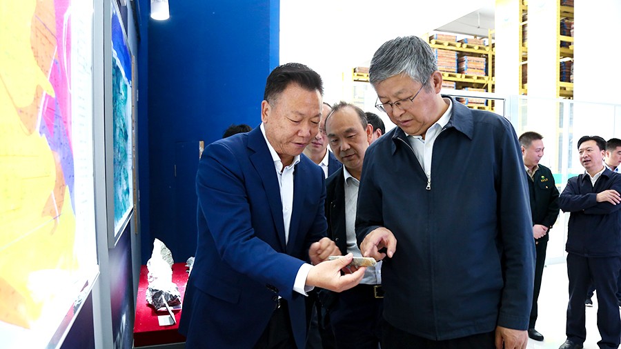 33-2021年5月，隴南市委書記張珂兵蒞臨礦區(qū)調(diào)研尾礦庫治理及綠色礦山建設(shè)情況。.jpg