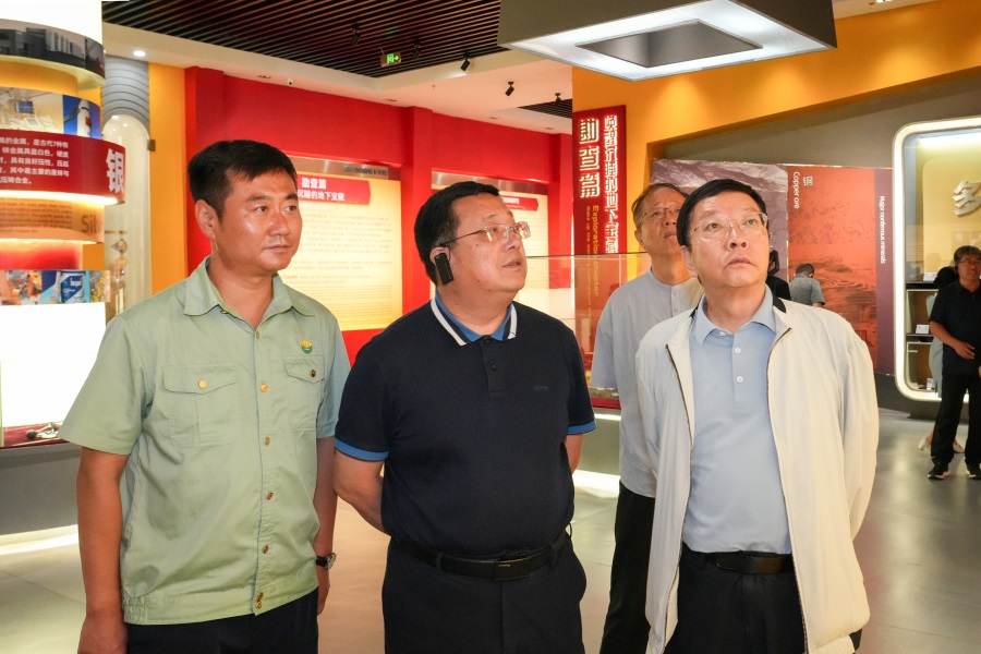 2024.06.23全國政協(xié)委員、 陜西省政協(xié)副主席、民建陜西省委會主委李忠民蒞臨金徽股份調(diào)研.jpg