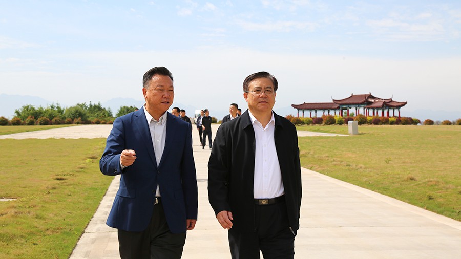 30-2021年5月，省人民檢察院黨組書記、檢察長朱玉蒞臨金徽股份調(diào)研綠色礦山建設(shè)工作。.jpg
